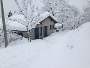 E’ tornata la corrente, RCB suona che è una meraviglia e c’è una bellissima playlist per questa nevosa serata